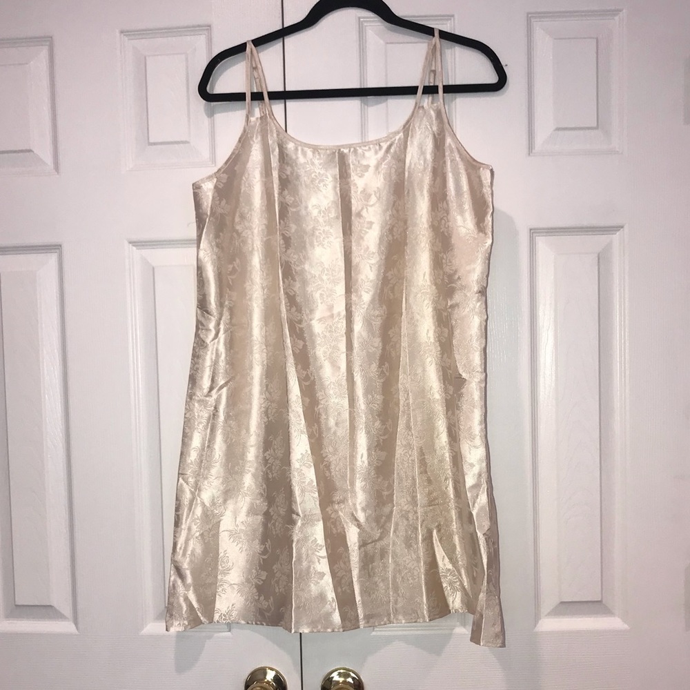 Silky Sleepwear Night Dress Sz L
